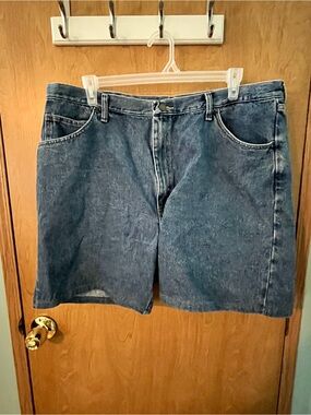 Lee Riders Men's Blue Denim Hemmed Shorts Waist 42” Rise 12” Inseam 6” EUC